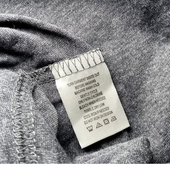 Bugs Bunny - NWT - New York Heather Gray Graphic Juniors T-Shirt - Picture 6 of 7